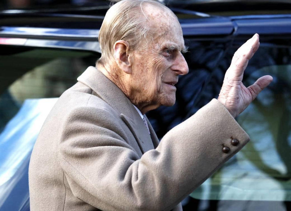 查爾斯前往醫院看望菲利普，沒搞特殊的話說明老親王不行了？