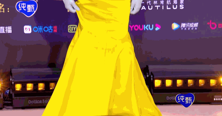 礼服差距：热巴穿五年前旧款？杨幂穿十年前旧