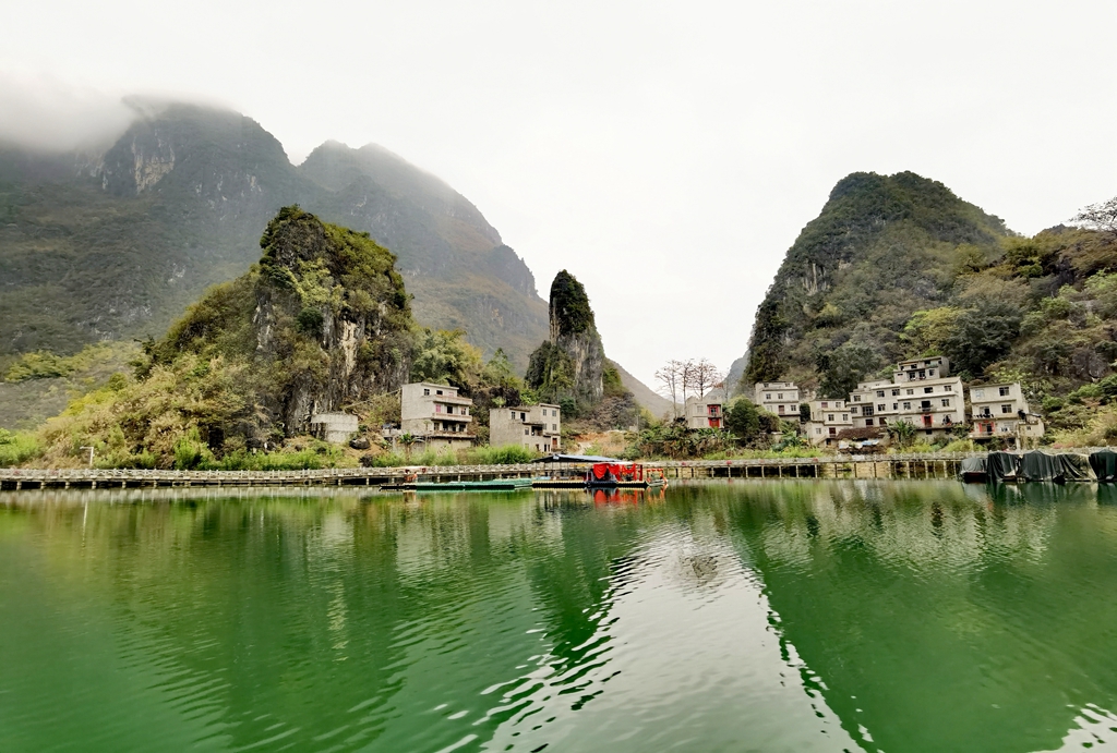 天阴不掩山水美(3)深山翡翠浩坤湖