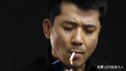 老戏骨孙淳：陪患病妻子35年零绯闻，一生丁克无子，晚年和狗相伴