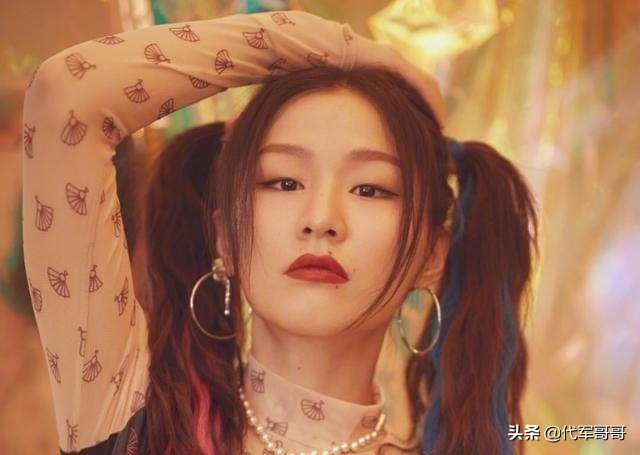 金婧直播时不慎撩起上衣，发文感谢网友保护，