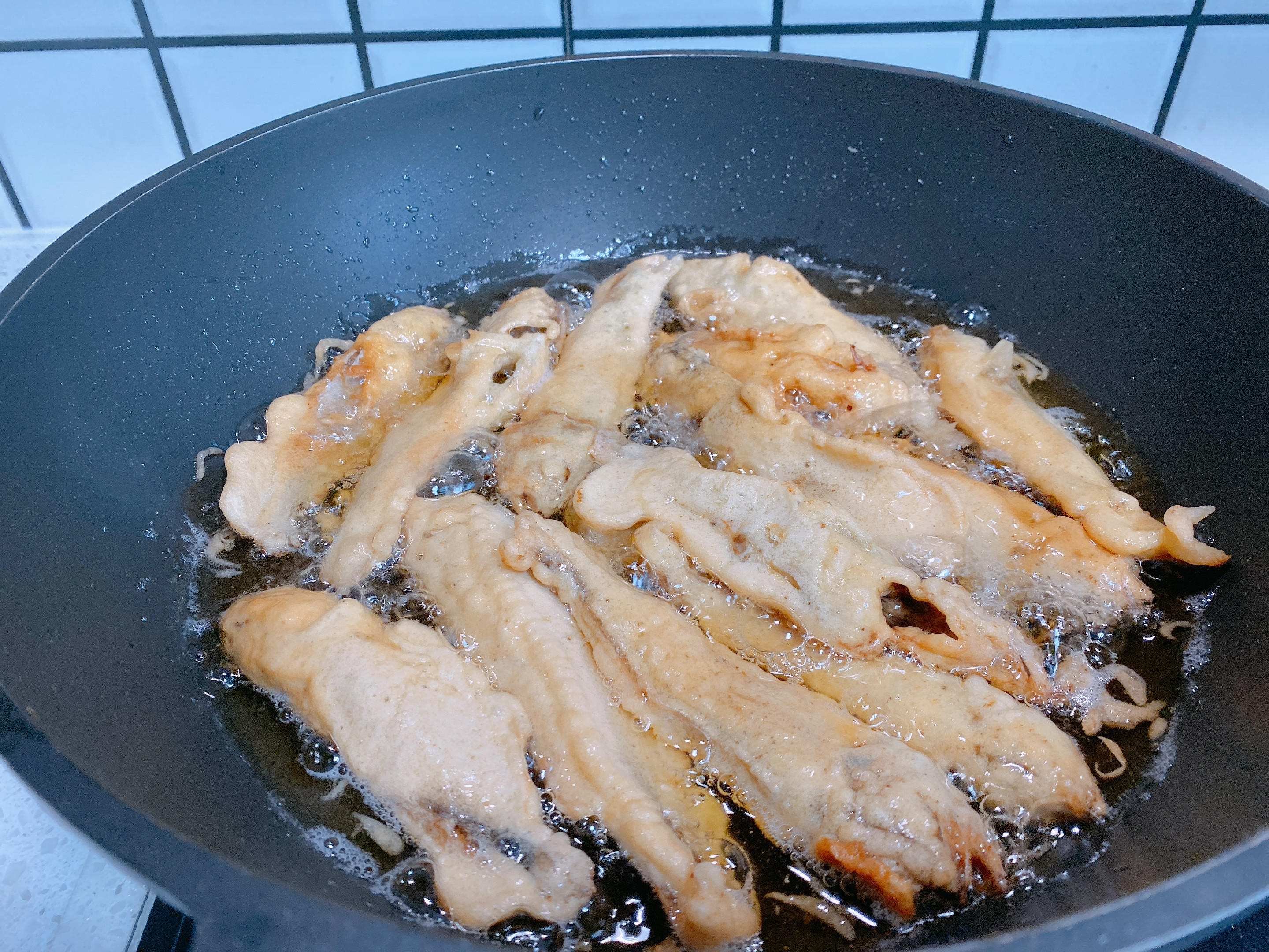 春節下酒菜乾炸小黃魚，麵糊很關鍵，這樣做酥脆掉渣，涼了不回軟
