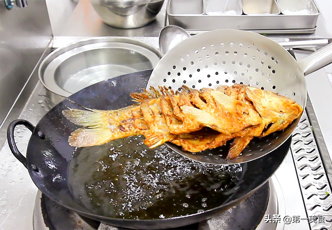 图片[8]-红烧鱼做法步骤图 不破皮不粘锅味道鲜美-起舞食谱网