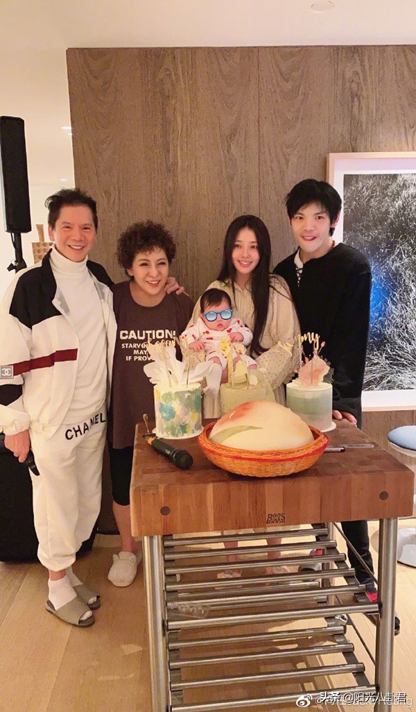向佐生日与众星合影，晒合影思念隔离中的女儿，温馨生日愿望曝光
