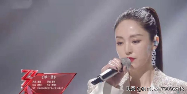 41岁董璇公开晒出婚纱照，疑似好事将近，其前夫官司缠身状态不好