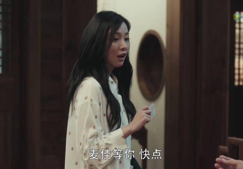 《扫黑风暴》爸被杀妈遭埋，她在仇人怀里撒娇，麦佳可悲却不无辜