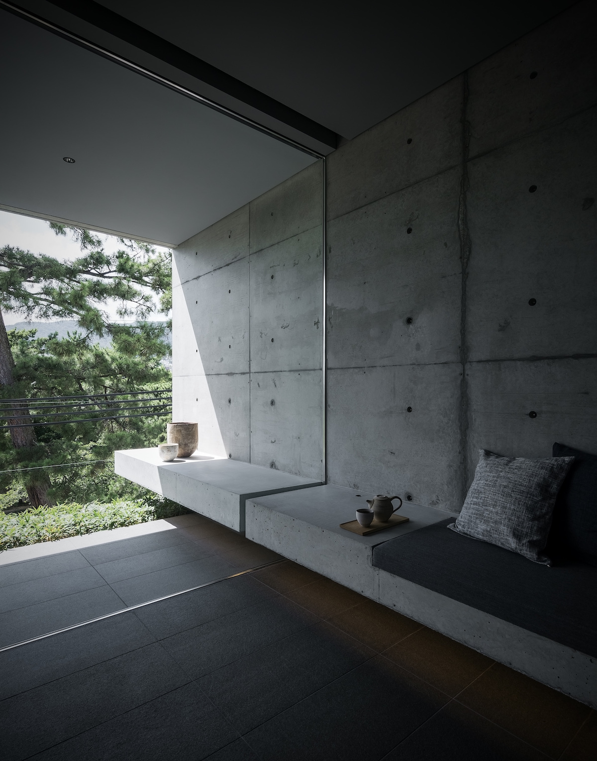 清水混凝土住宅兼作工作室，底层山石水园，顶层全景赏樱