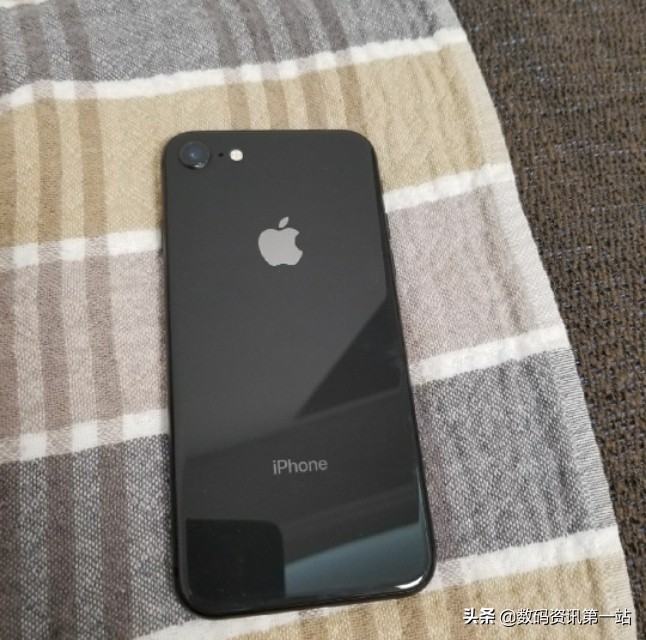 2599元入手iPHONE8！触感丝般丝滑，速率依然超级！