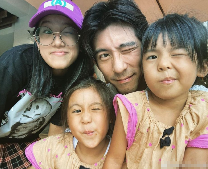 咘咘波妞近照被传开，妹妹圆脸超萌，咘咘戴眼镜生图却成亮点