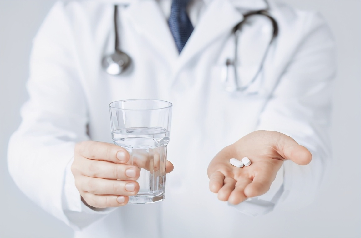 胃裡有幽門螺桿菌，嘴巴通常會發出3個信號，醫生：趁早檢查一下