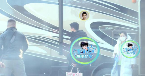 Have double happiness! Du Chun is the United States heart to heart charming wife carries a bag, 