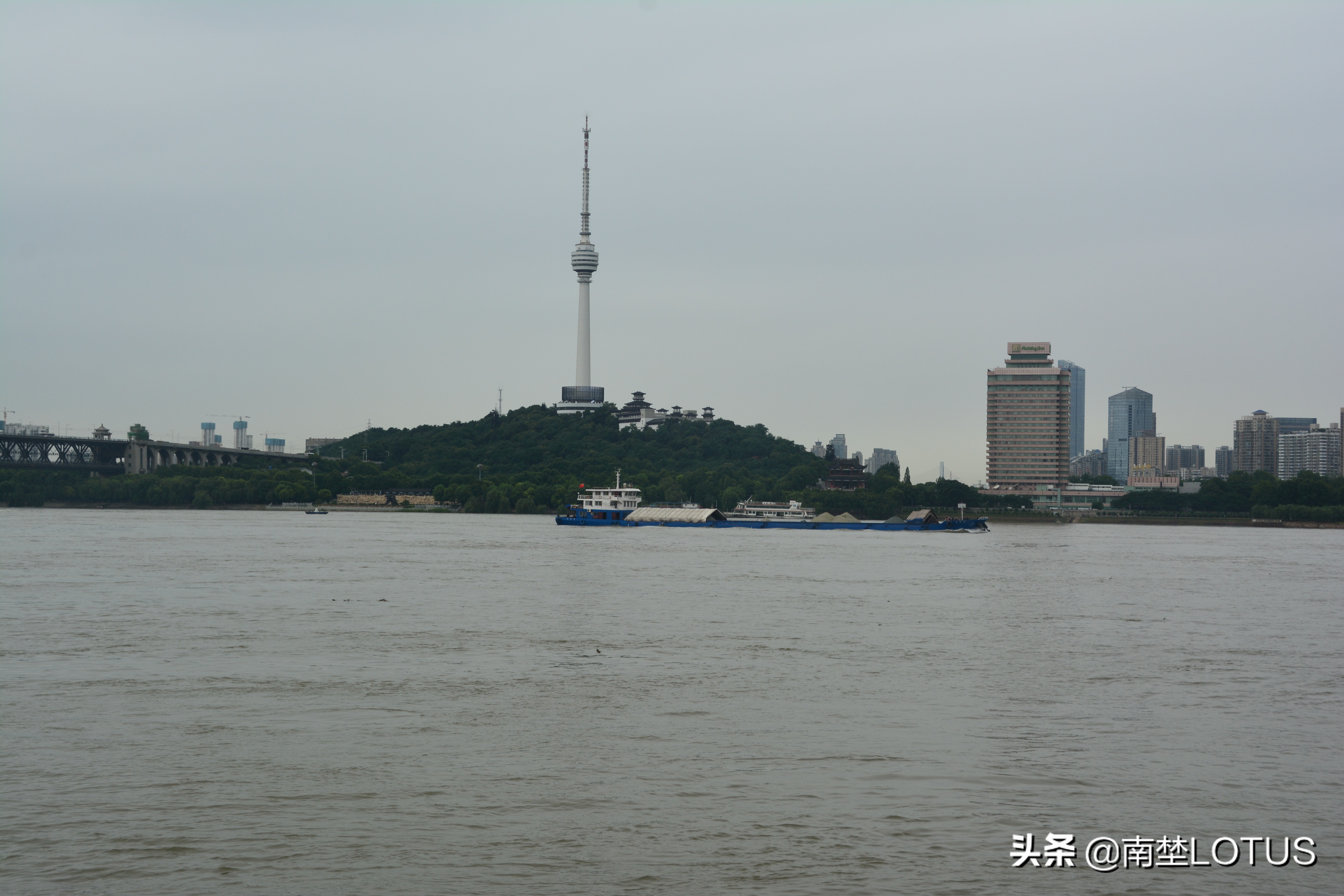 暴风雨也浇灭不了我们的热情(暴风雨浇灭不了江城716横渡长江游泳健将们的训练热情)