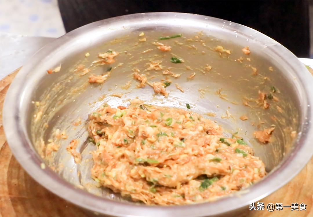 图片[4]-土豆新吃法 厨师长分享“椒盐土豆夹” 多做这一步 金黄焦香-起舞食谱网