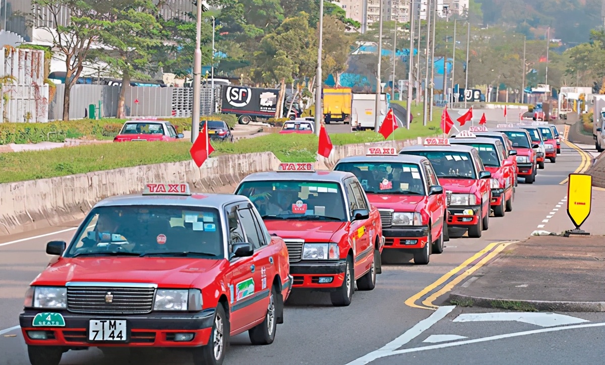 香港疫情再次告急，全民接种竟要等到2023年？澳门廉署明查暗访饮宴贿选，杜绝相关团体的不法选举行为