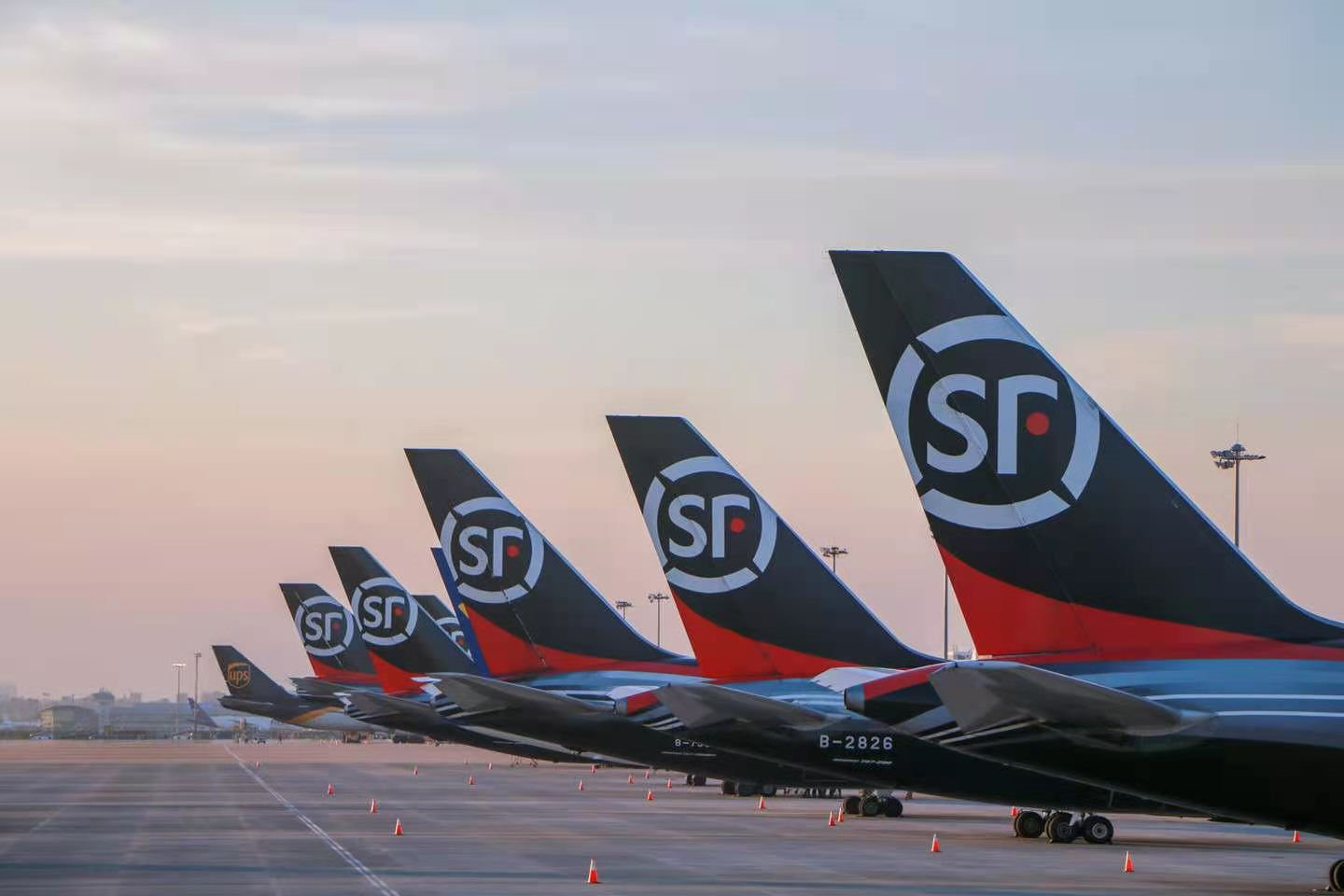 快递龙头王卫，拒绝马云求见，财富超过嘉诚，成为香港首富，凭啥