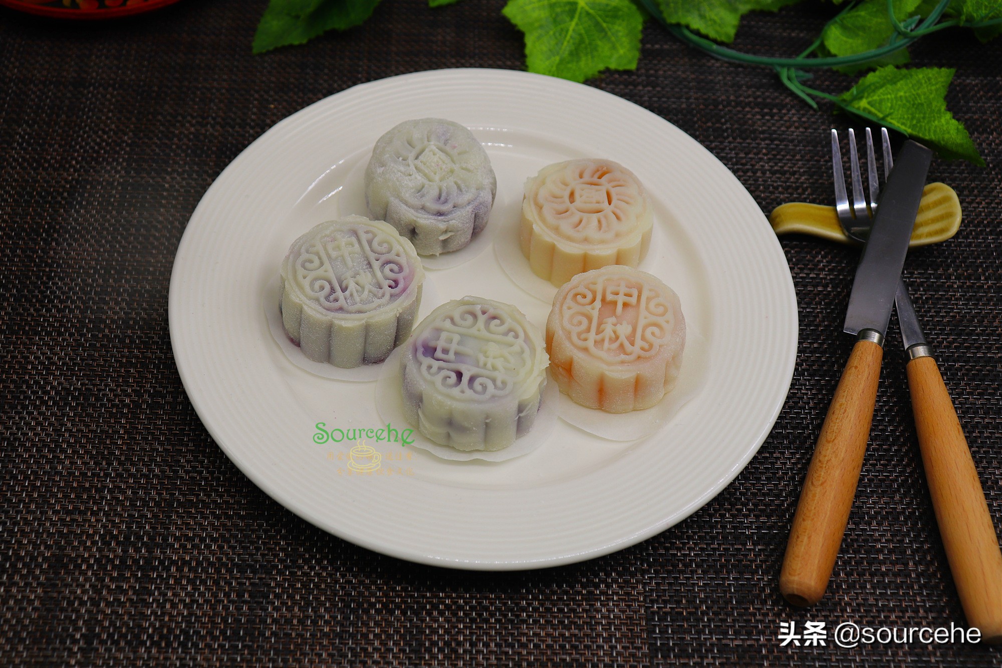 月饼不用烤箱，现做现吃，软糯香甜，少油少糖，低热量，更健康