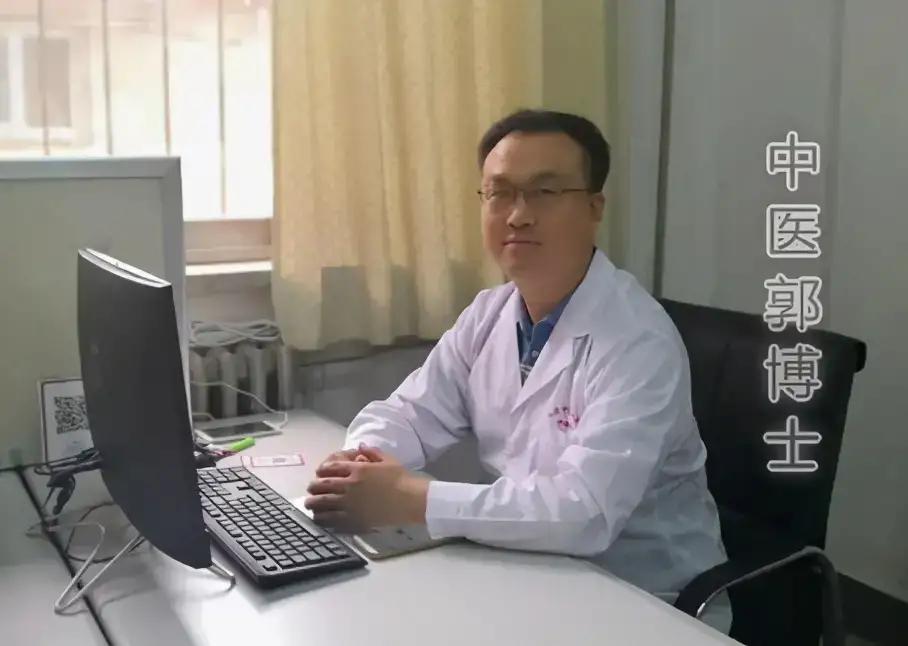 郭博说舌象（4）舌边齿痕，多脾虚腹泻；舌根黄腻苔，考虑前列腺