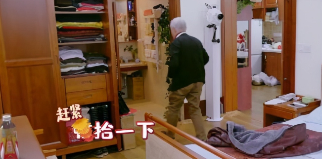 国家一级演员牛犇，住老年公寓自己剪发，儿子