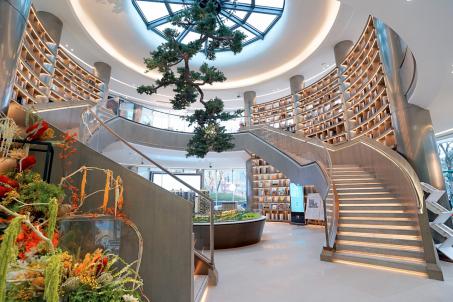 成都首个"沉浸式图书馆"概念售楼部惊艳亮相