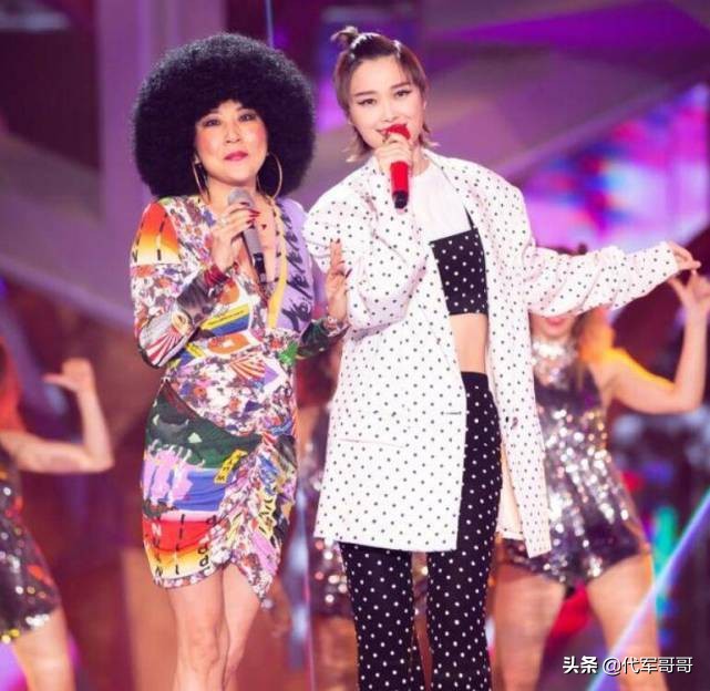 53岁张蔷近照曝光，曾被称为迪斯科女王，如今与