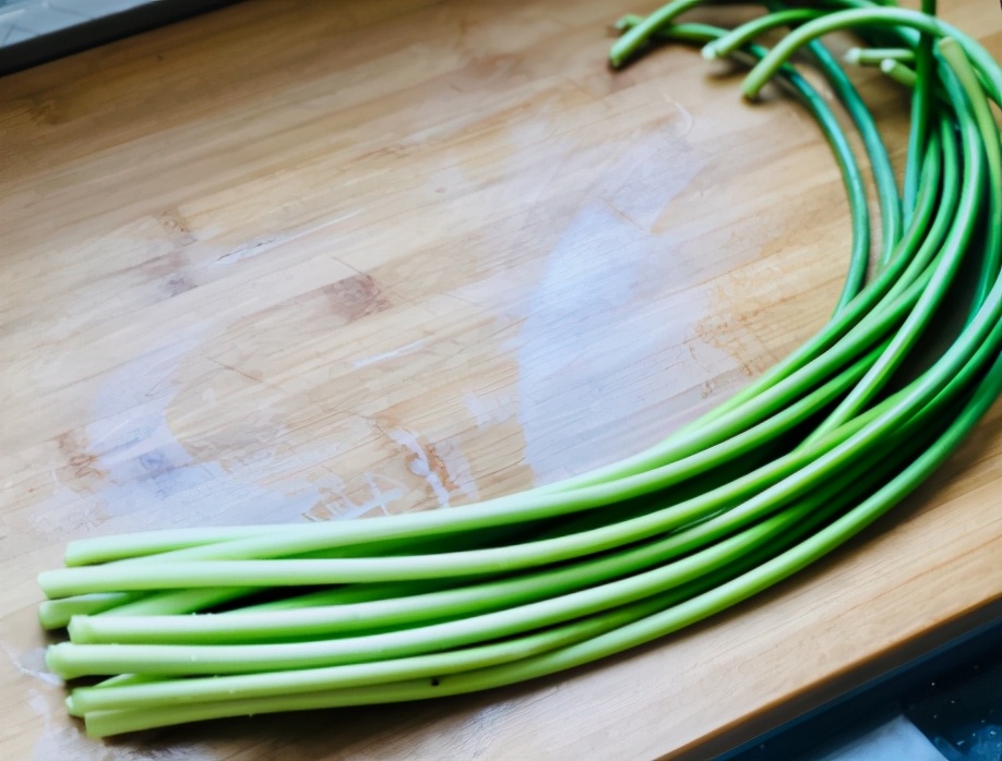图片[2]-腌蒜苔的做法步骤图 腌一腌放1个月也不坏-起舞食谱网