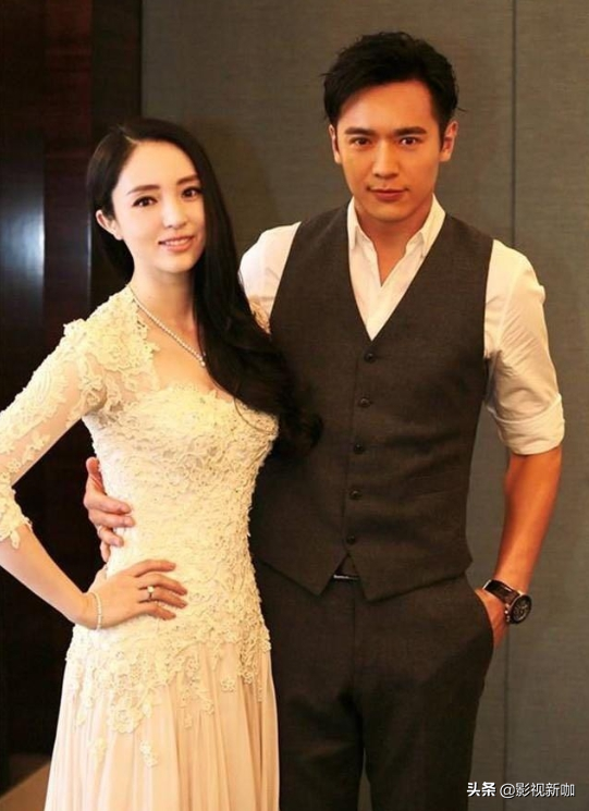 Dong Xuan takes child to enjoy spring! 4 years old of small dimple are planted the tree has a model to have kind, distinctive temperament goes out fully between forehead