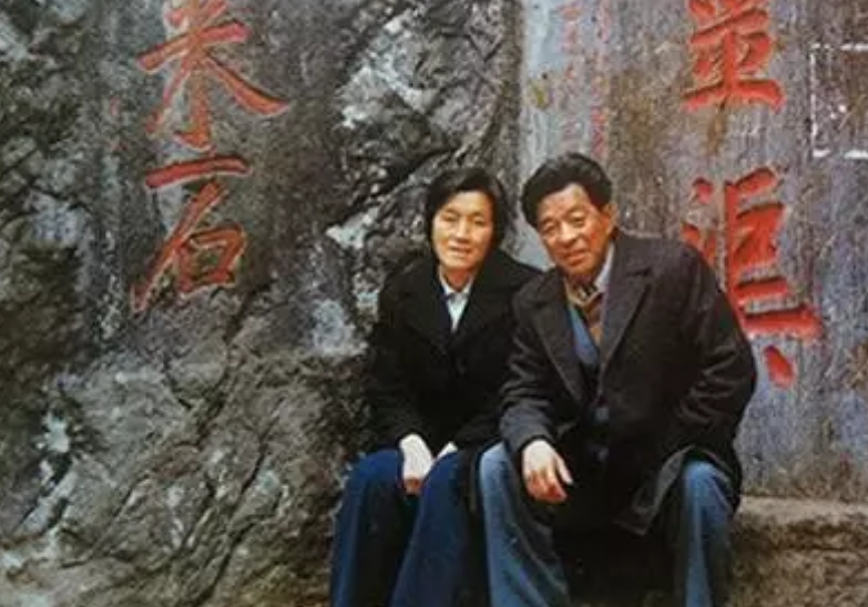 女儿自杀、丈夫锒铛入狱 没有文凭的马静芬却让