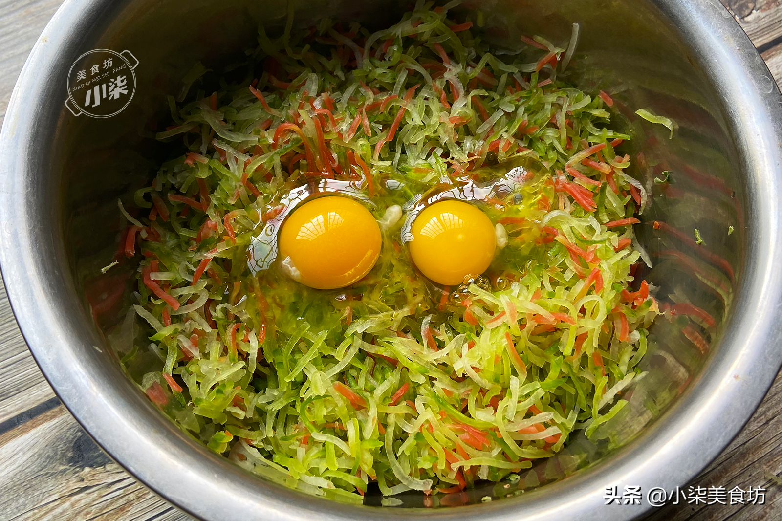 炸蘿蔔丸子不加一滴水，老式做法，丸子外酥裡軟，放10天也不硬