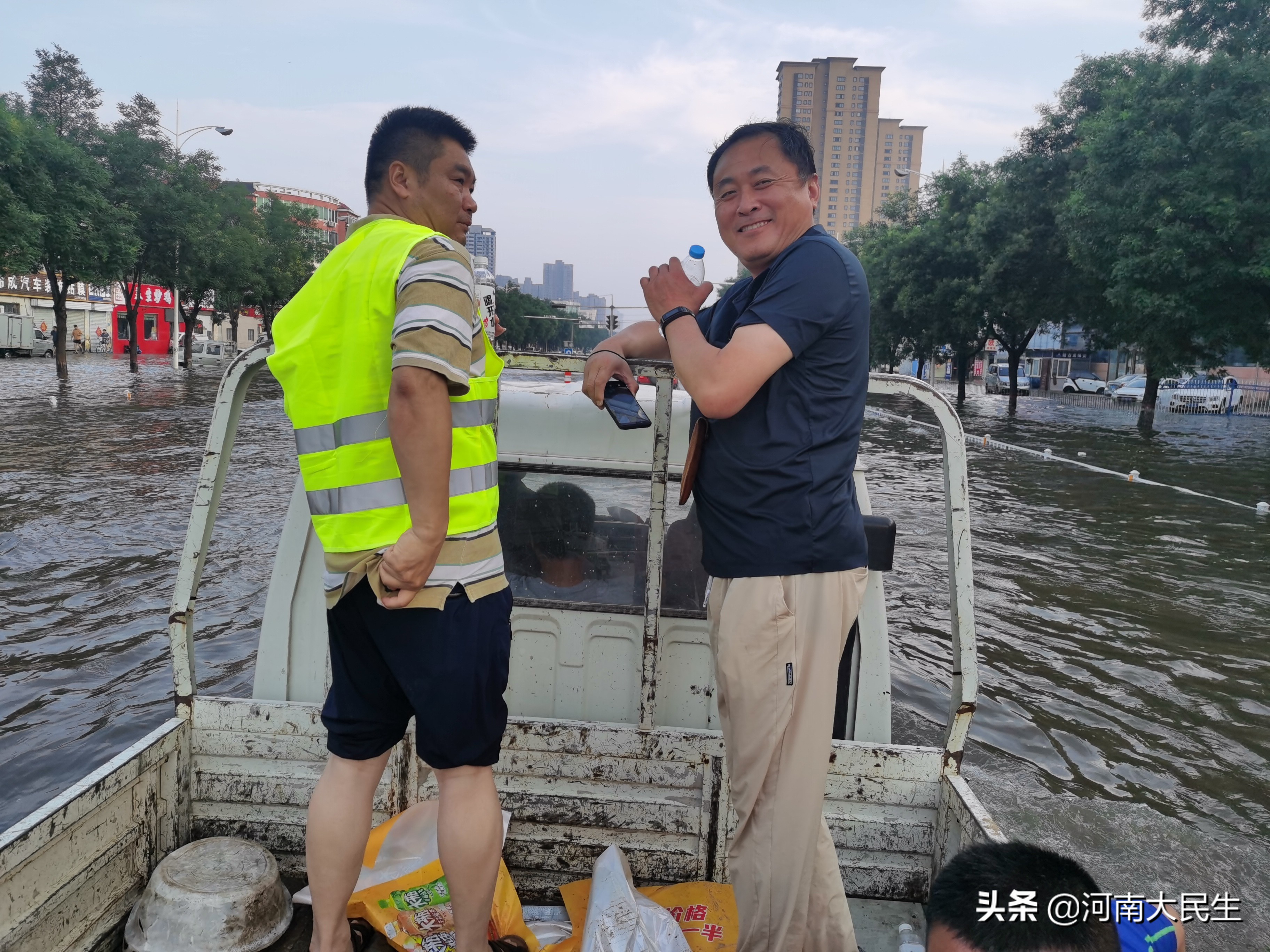 抗洪救灾你我同行，重建家园携手新乡市汽车流通行业履行社会责任