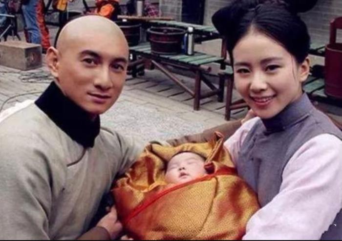 女星抱孩子谁最有爱？刘诗诗戏里戏外分不清，