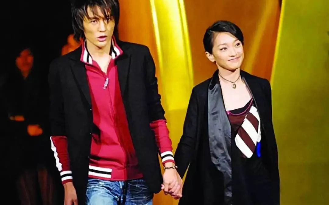 王菲周迅隔空义演：谁说爱过同一个男人，就不