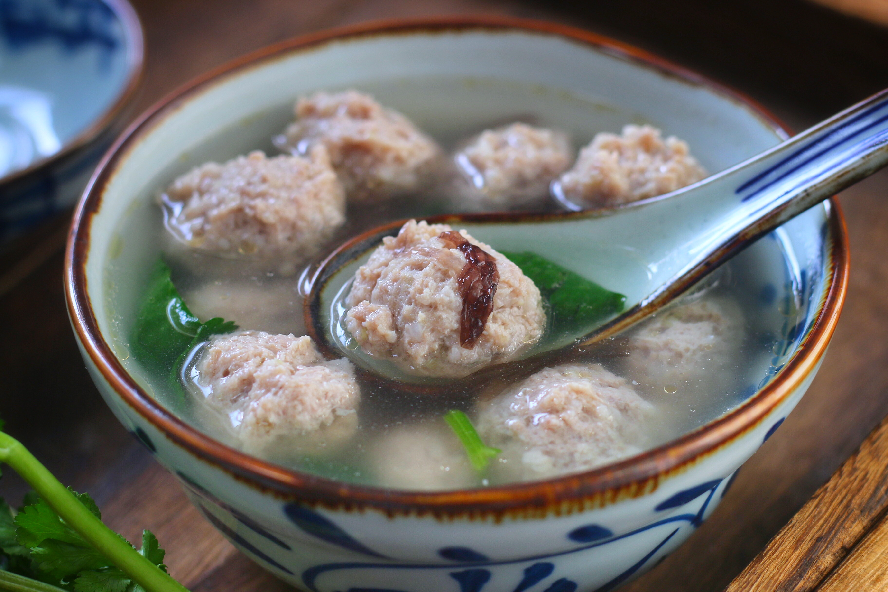 煮肉丸紫菜湯，不要加澱粉和雞精了，肉丸嫩湯鮮美，訣竅公開