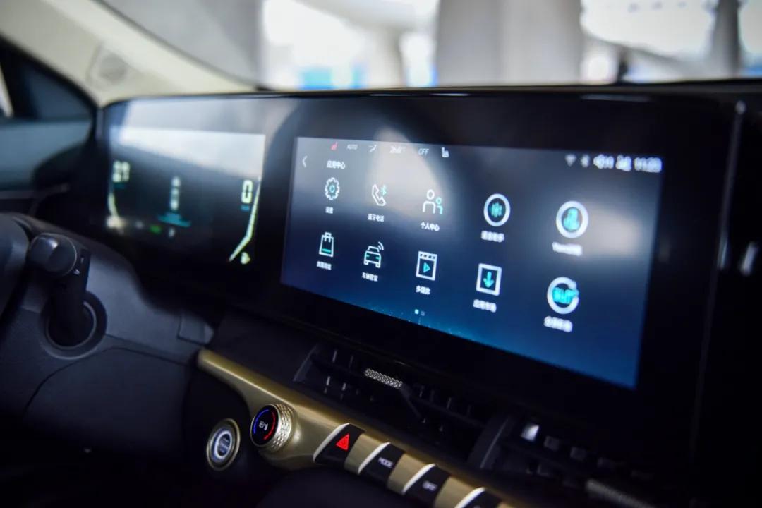 要颜值高？那这款外观靓丽、内饰豪华的10万级SUV值得一看