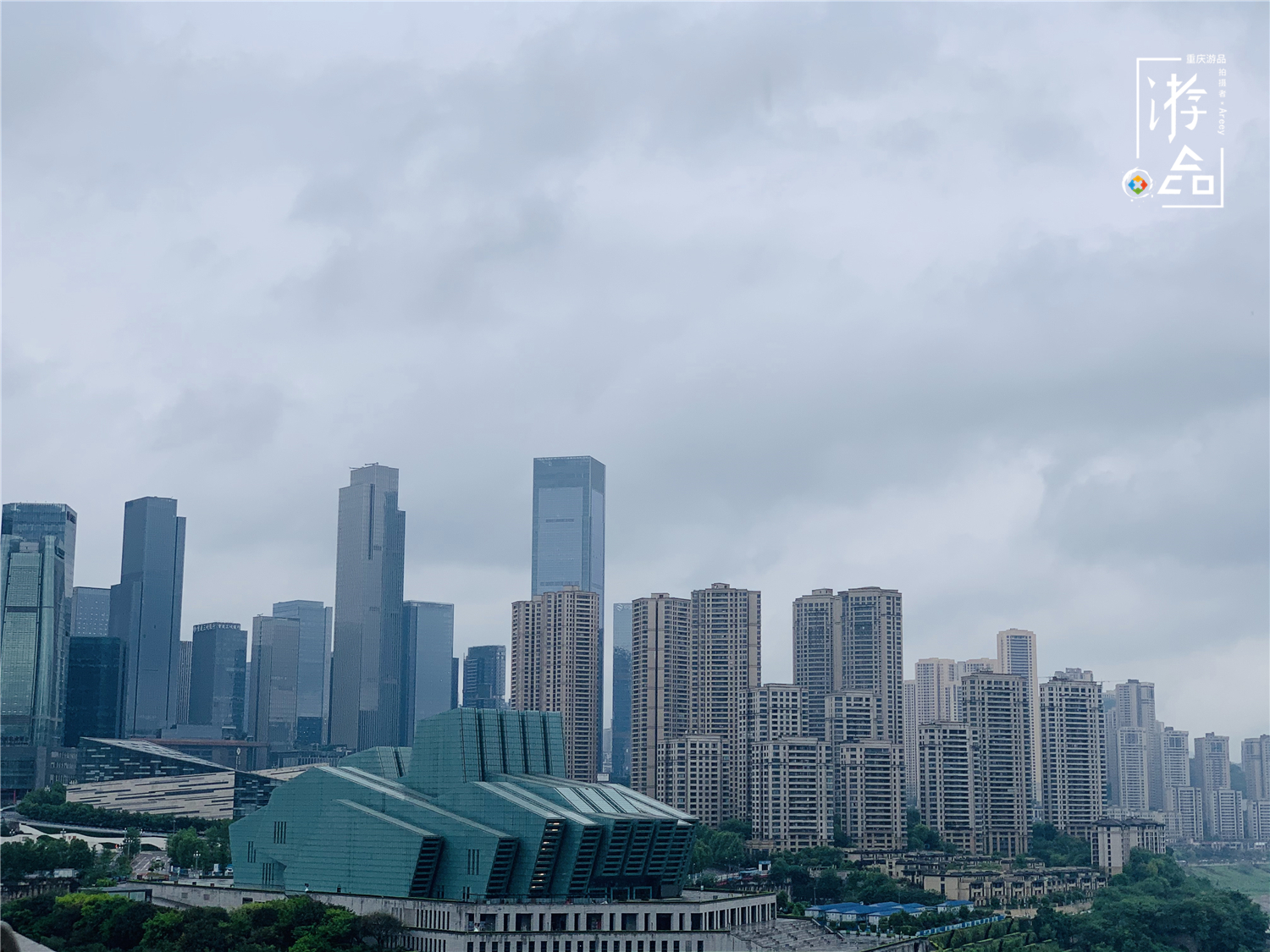 重庆来福士的山城花园，超脱现代的未来感，看两江四岸的最佳地点