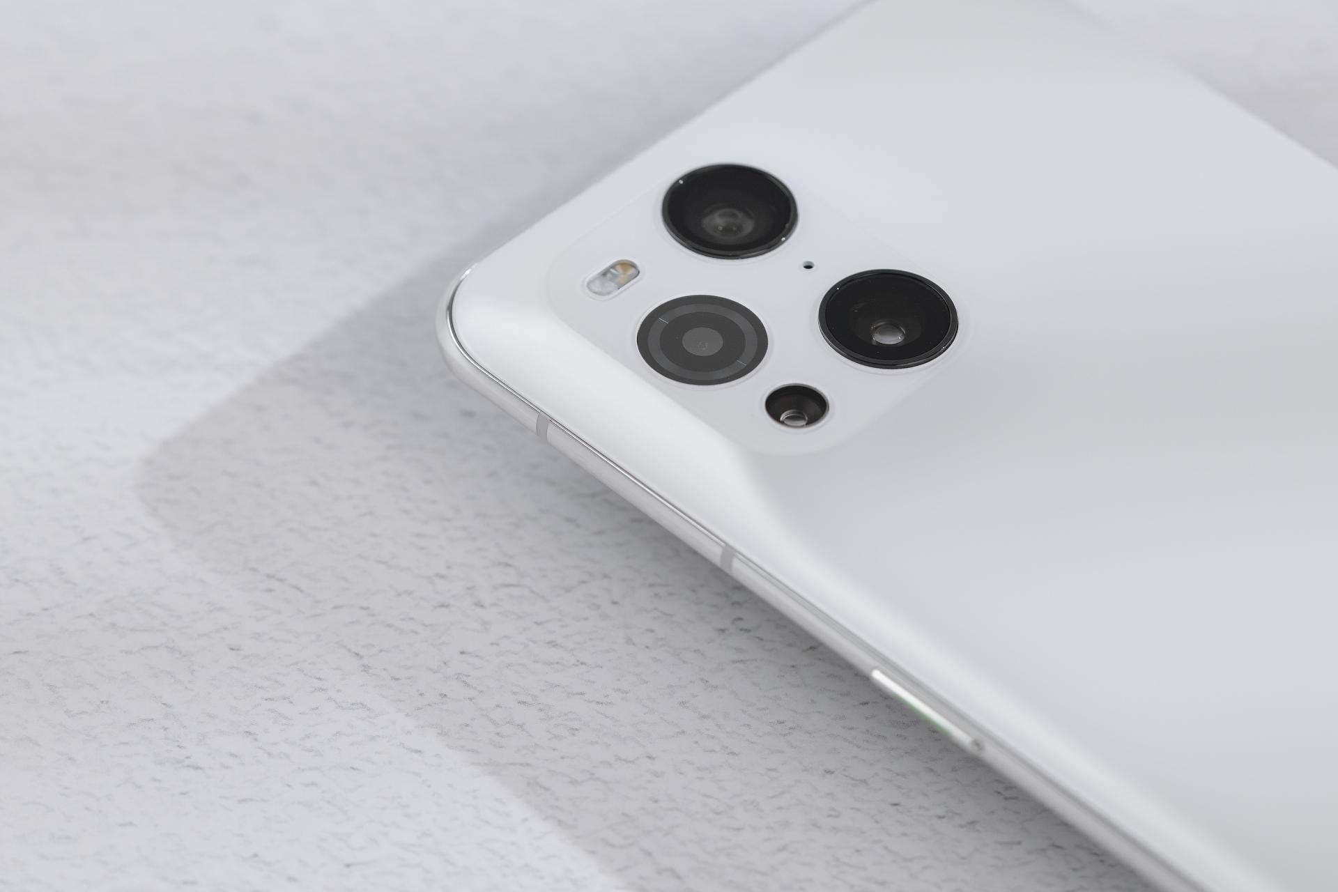 OPPO hand in hand Ni Ni of fashionable and inspirational home aids force 10 years to make Find X3 ideally