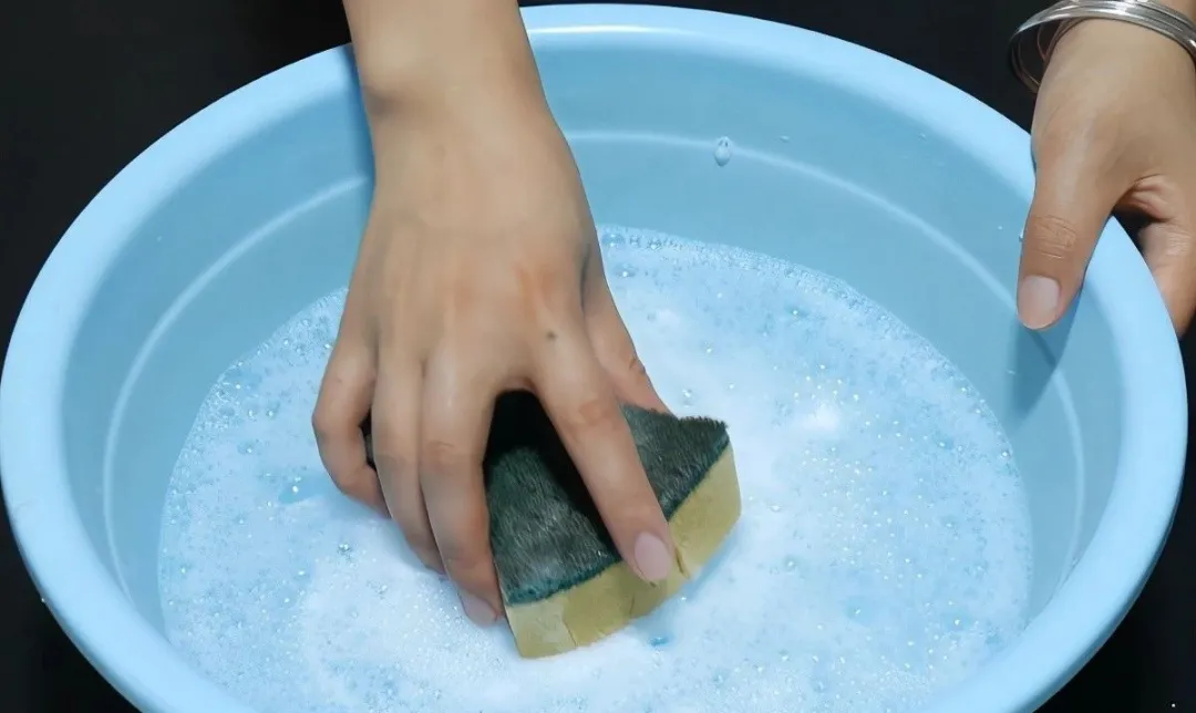 电风扇不用拆不用擦,教你一招几分钟就干净如新