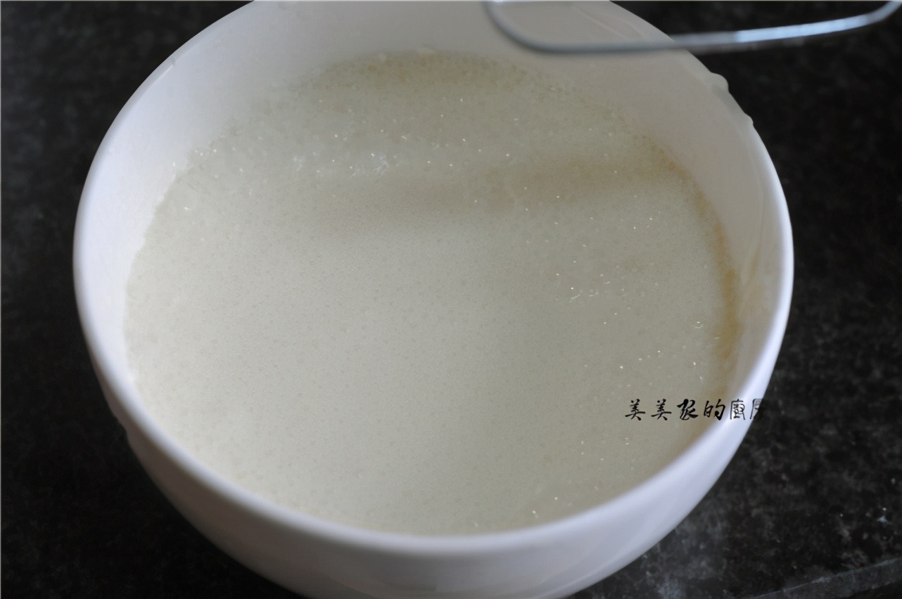 家庭自製冰激凌，有牛奶就能做，拌一拌凍一凍，綿糯無冰沙