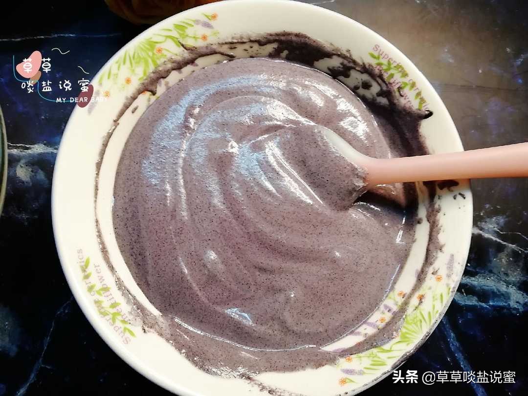 黑米糕真心不难做，只要有黑米和鸡蛋牛奶就能成