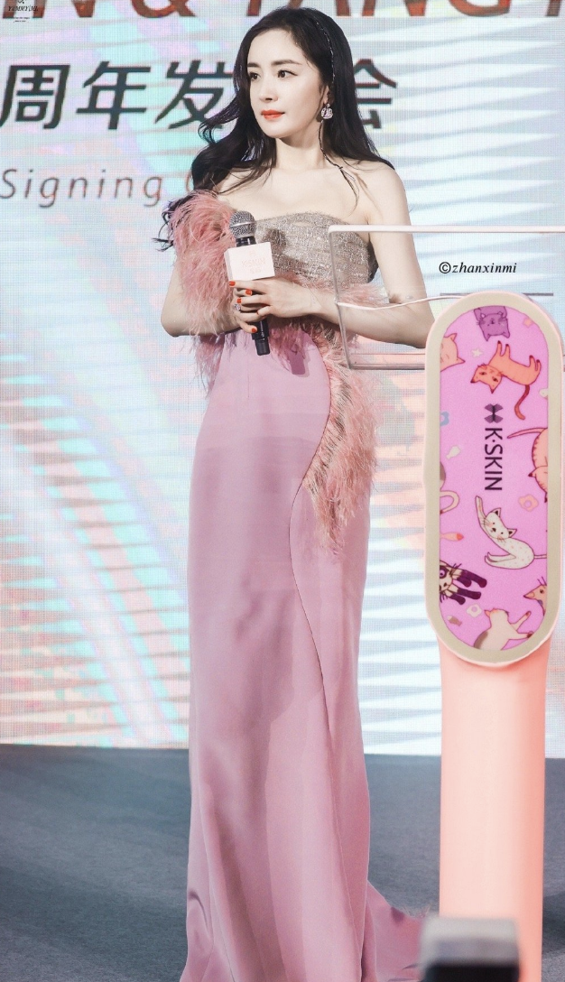 After Yang Mi changes modelling division head beautiful temperament is pulled full, the spot and humour of vermicelli made from bean starch are interactive: 