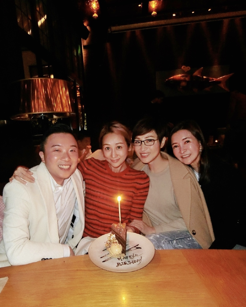 蔣麗莎生日曬18宮格，分享全家福，與蔡少芬黃奕陳法蓉親密合影