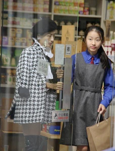 陳奕迅16歲女兒近照驚艷，港媒曝其早戀留級，父母出招棒打鴛鴦