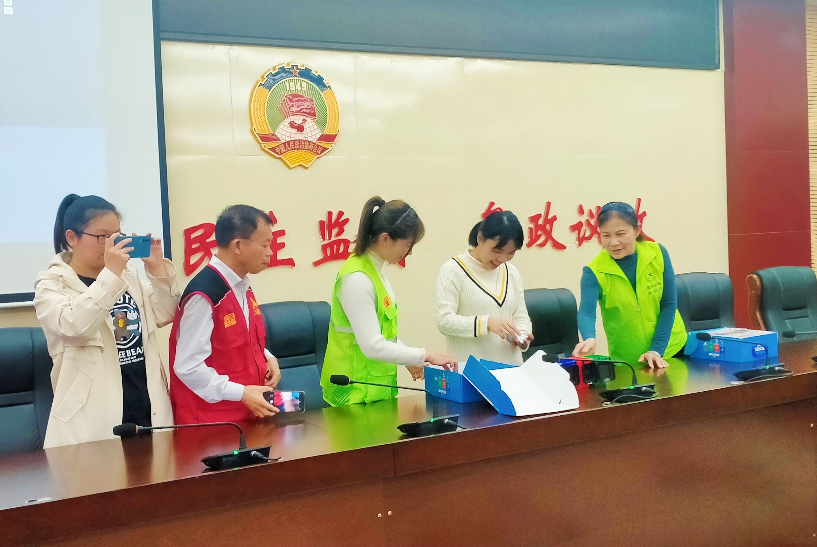 垃圾分类“协”手同行