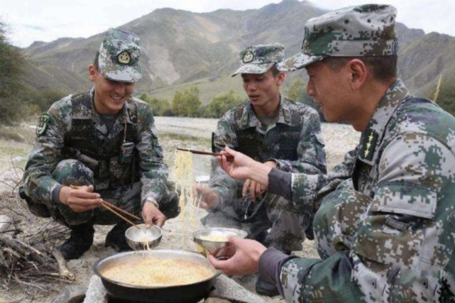 方便面被“踢出”救灾首选？看看救灾人员怎么