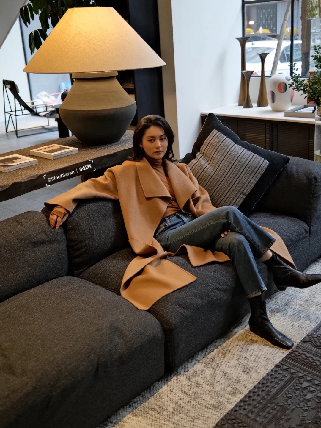 卡其色与驼色哪个显老,想要穿出高级气质,色彩的搭配同样关键