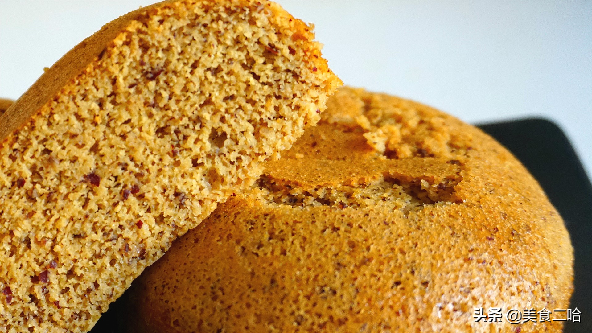 蒸发糕时，记住别用面粉酵母粉，教你快速做法，松软不粘牙