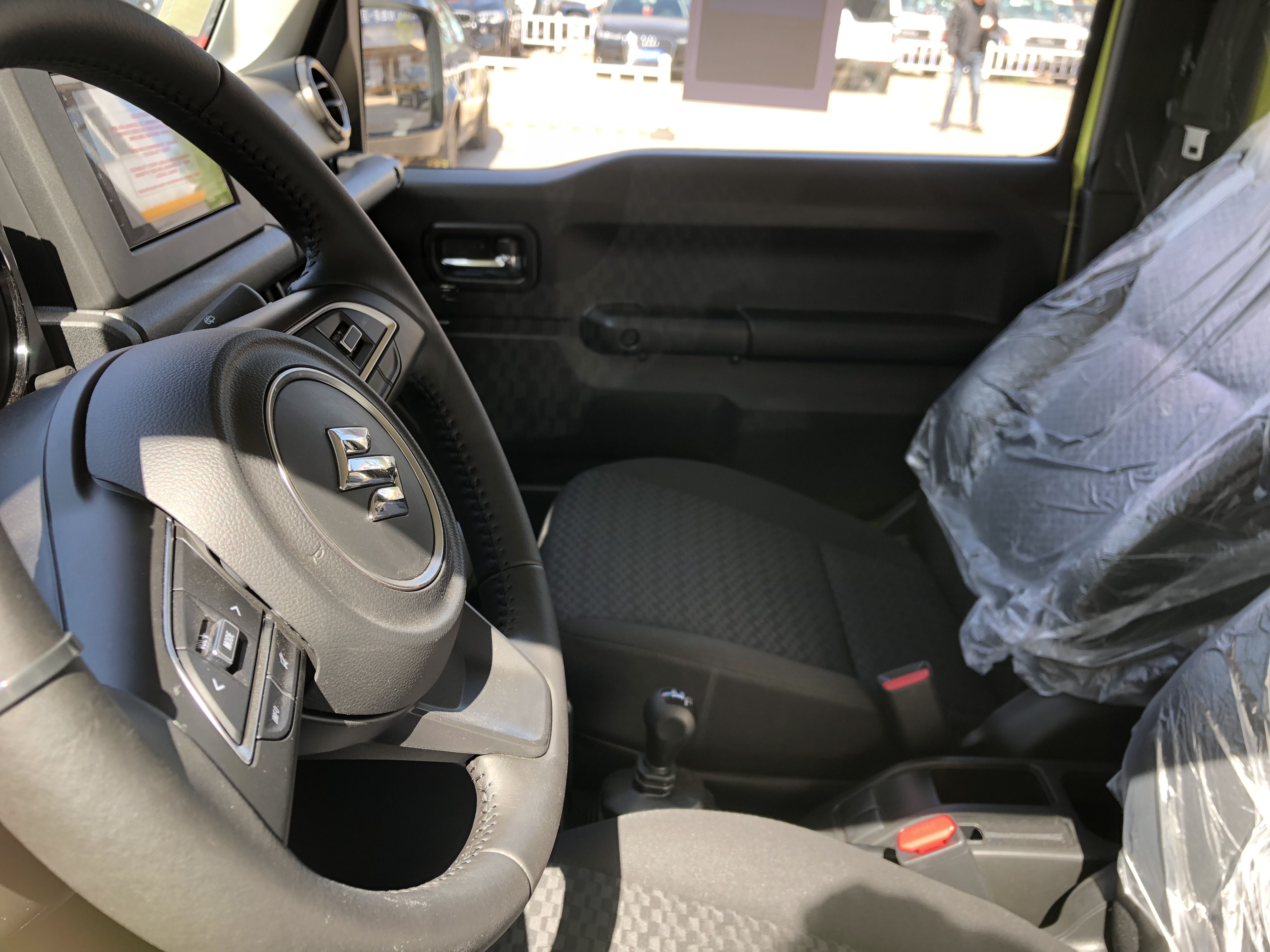 2021款中东版第四代吉姆尼15内饰实拍