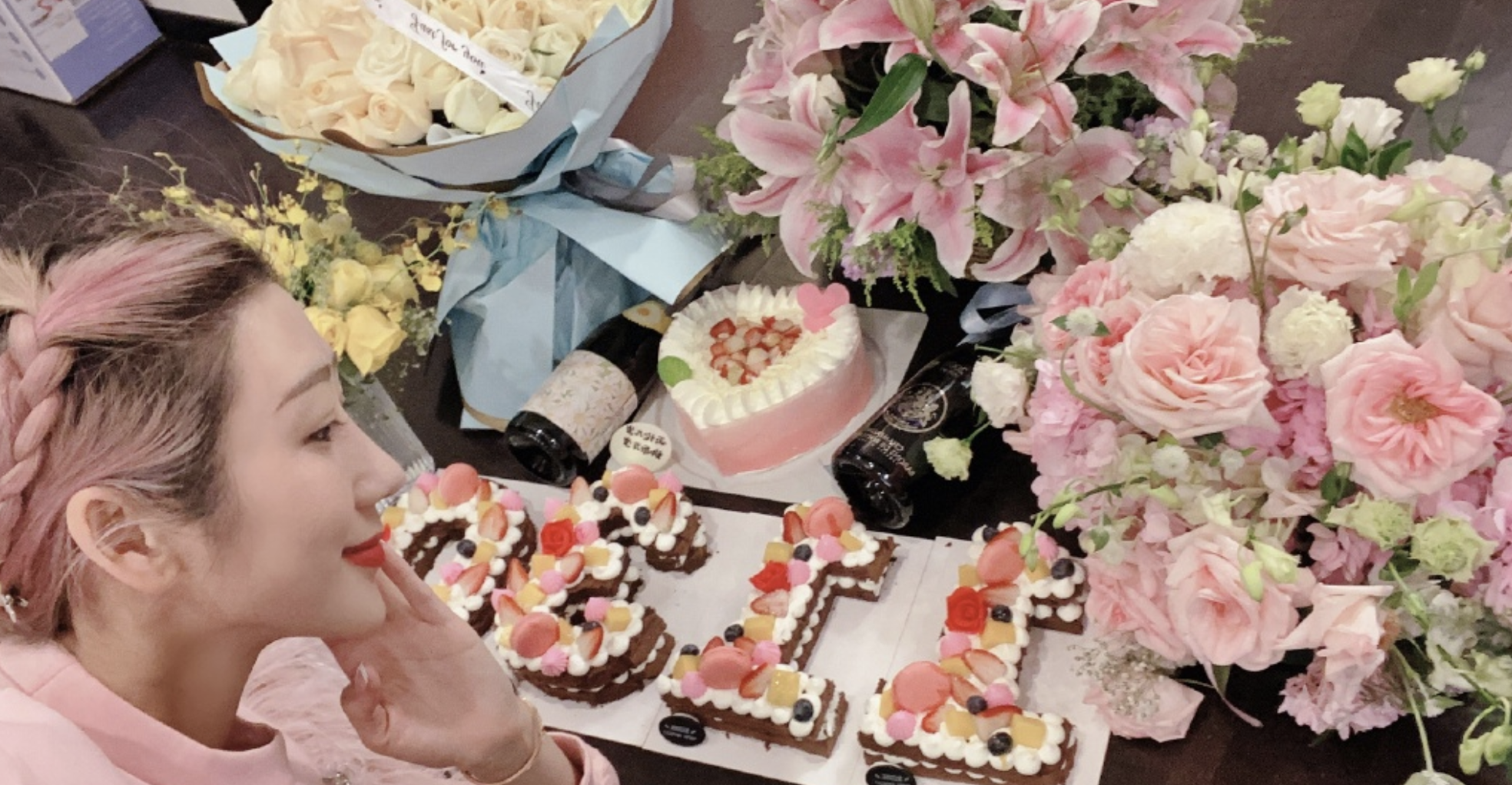 蔣麗莎生日曬18宮格，分享全家福，與蔡少芬黃奕陳法蓉親密合影