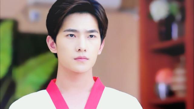 Do Yang Yang and boss Gu Shikai produce conflict? Brawl is ceaseless at the door the hotel, force of vermicelli made from bean starch holds out Yang Yang