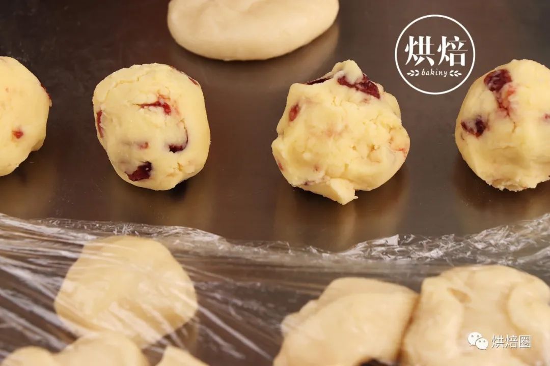 不用炒馅的绿豆饼，这样做皮薄馅多，清热降火，香甜可口