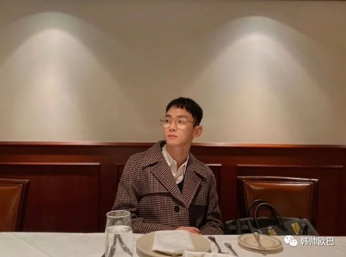 时尚sense超棒的,这位男团爱豆的私服穿搭